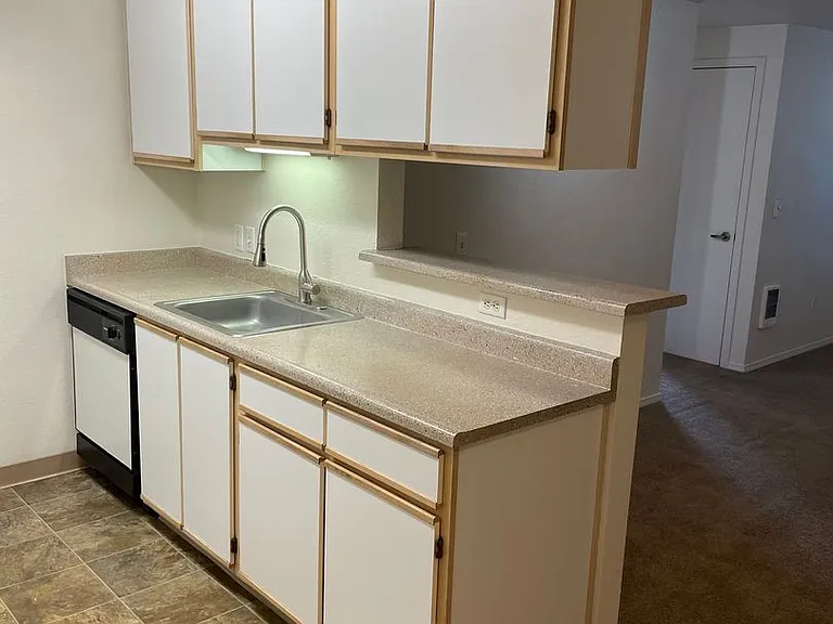 Bonita Court — Photo 18