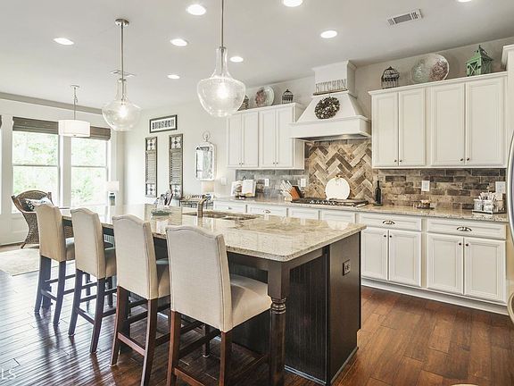 3rd image of 635 Blackwell Bnd