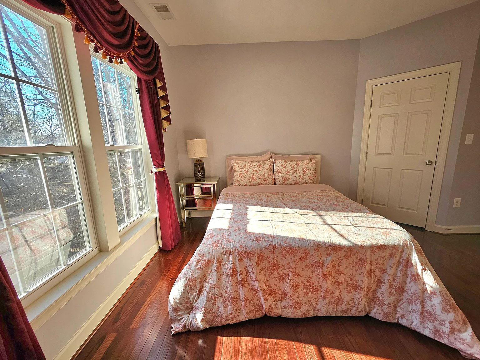 4 bed, 3.5 bath, 5869 sqft, $1,364 — Photo 2