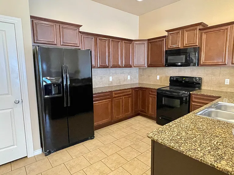17605 Pond Walk Ct — Photo 4