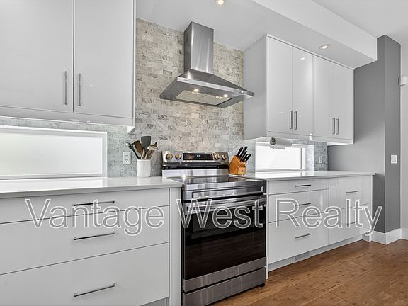 3rd image of 3859 Carrall Rd #1