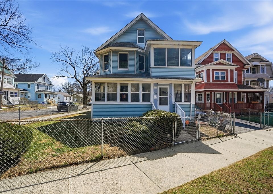 1st image of 485 Bay St