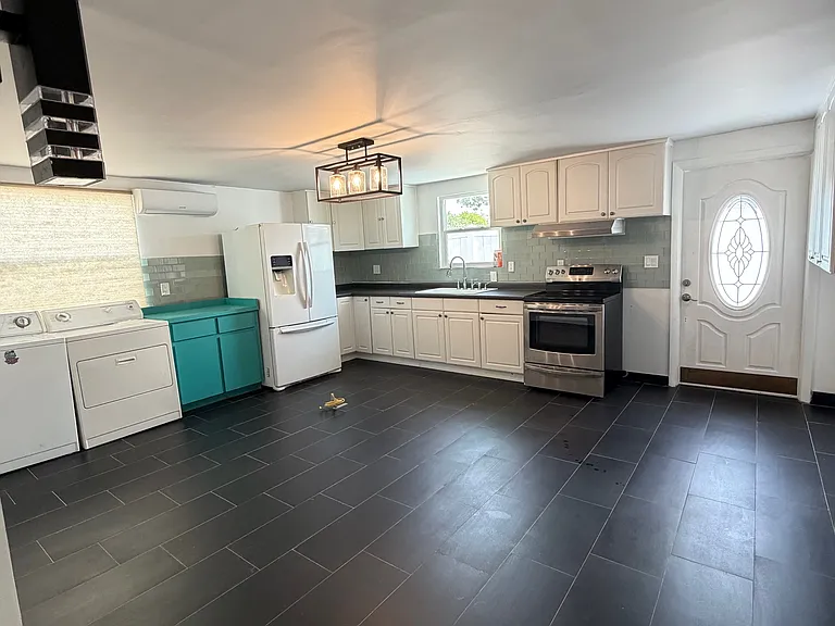 5617 Flora Ave — Photo 2