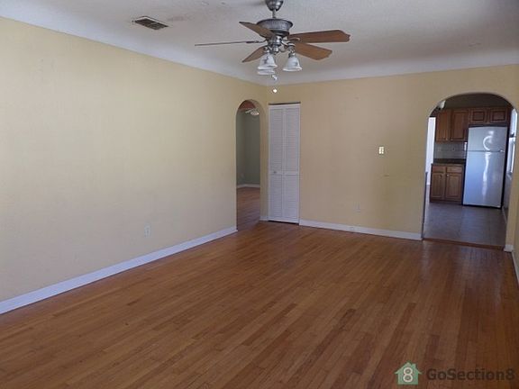 4th image of 1324 Melrose Ave S
