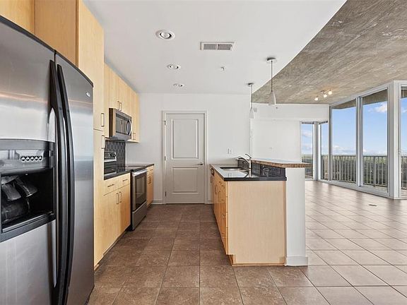4th image of 155 Court Ave #2501