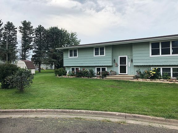 3rd image of 104 Mates Ave