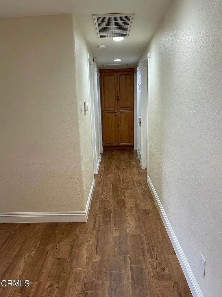 3 bed, 2.0 bath, 1398 sqft, $3,950 — Photo 4