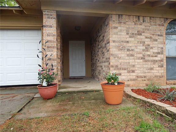 2nd image of 627 Allencrest Dr