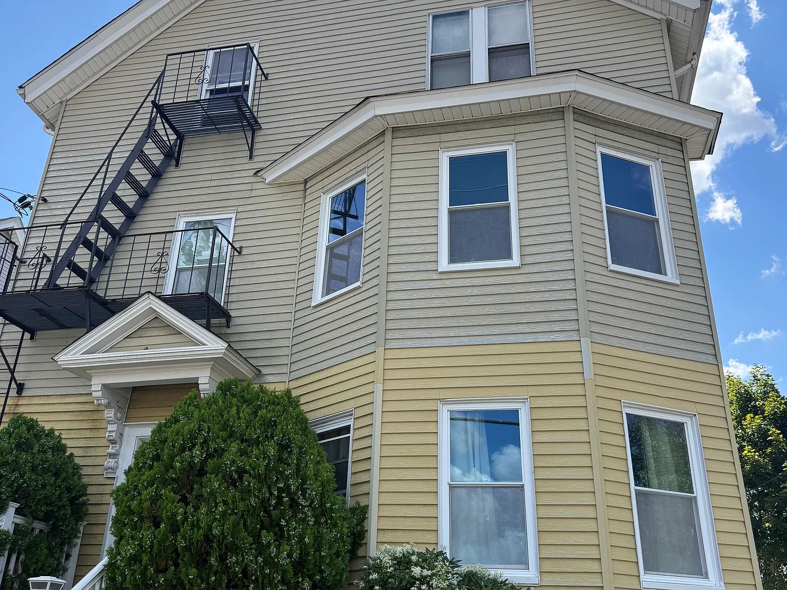 3 bed, 1205 sqft, $1,900 — Photo 4