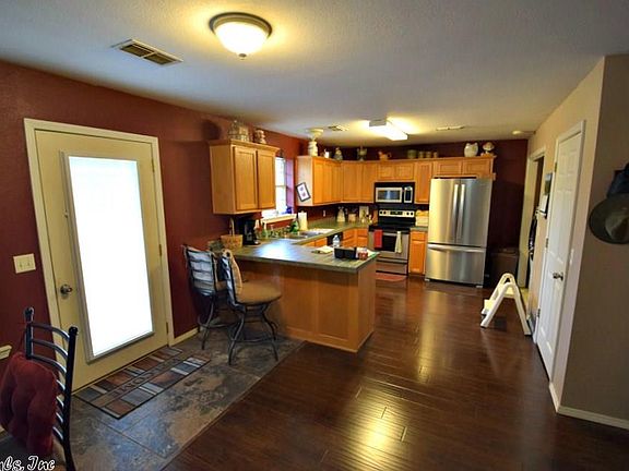 4th image of 211 Polk #676