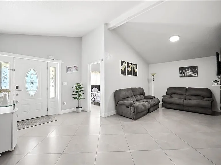 4024 Anthony Ln — Photo 7