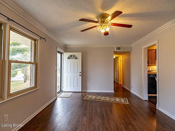 4th image of 465 Winchester Dr