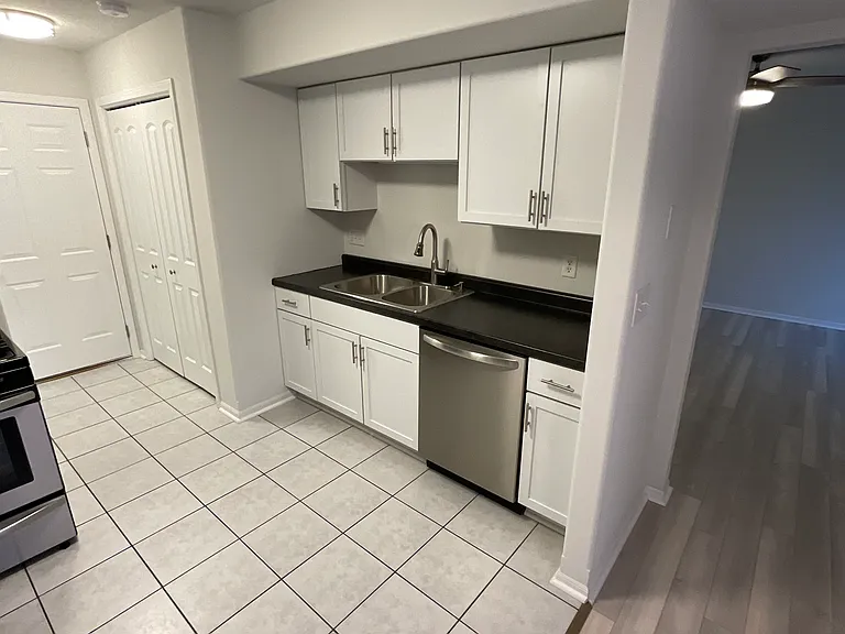 1319 Lemna Ave #3 — Photo 2