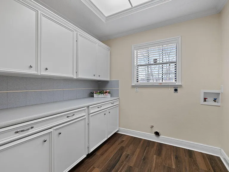 1400 Oak Hollow Dr — Photo 17