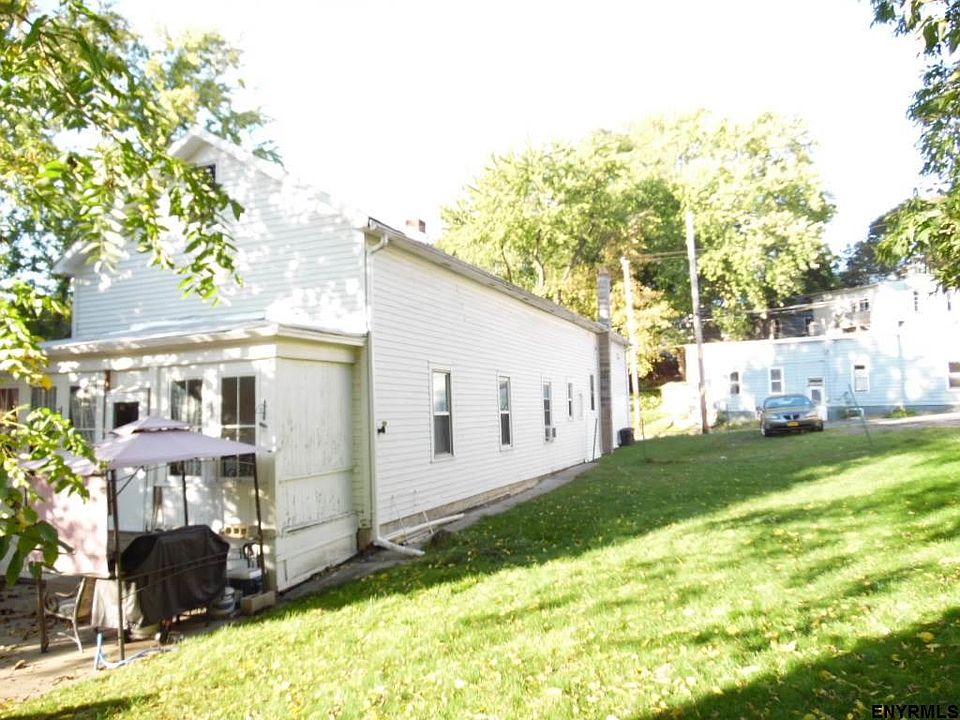 2nd image of 618 Congress St