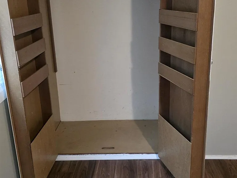 621 S Village Dr — Photo 9