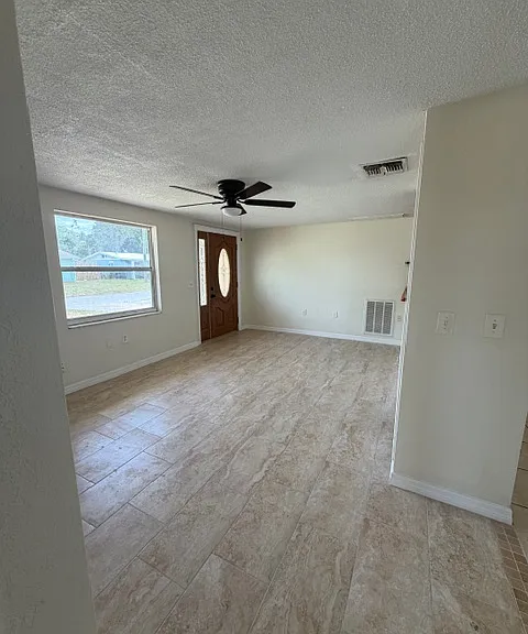 5020 Suwannee Dr — Photo 2