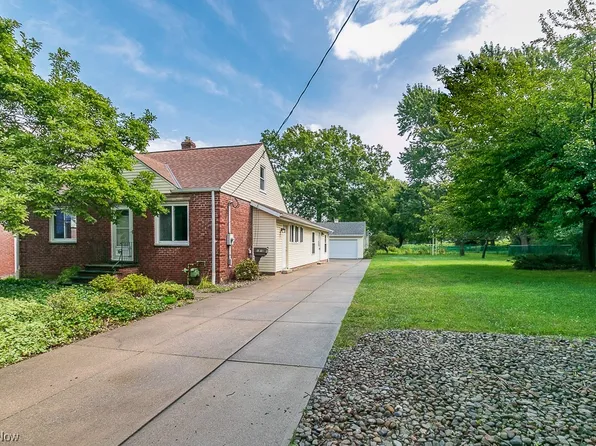 1915 Rockefeller Rd, Wickliffe, OH 44092