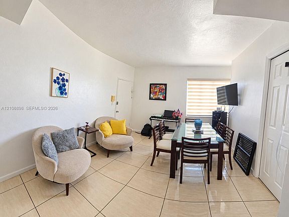 3rd image of 8300 Crespi Blvd APT 3