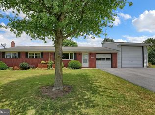 1249 Marvern Dr W, Chambersburg, PA 17202
