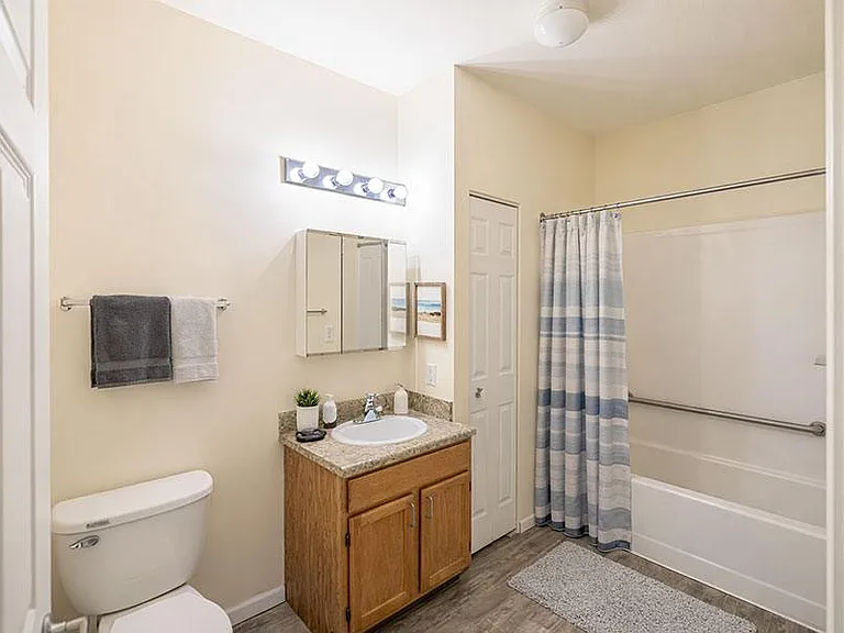 RESERVE AT LAKEVIEW — Photo 15