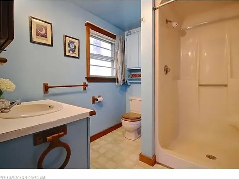 40 Claman Dr — Photo 12
