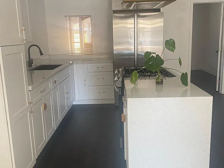 1061 Oaklawn Ave — Photo 4