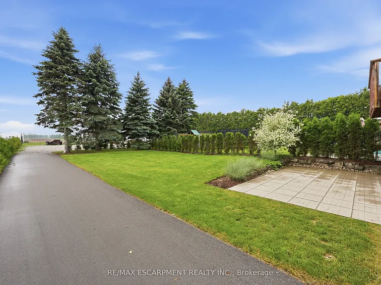 891 Centre Rd — Photo 27