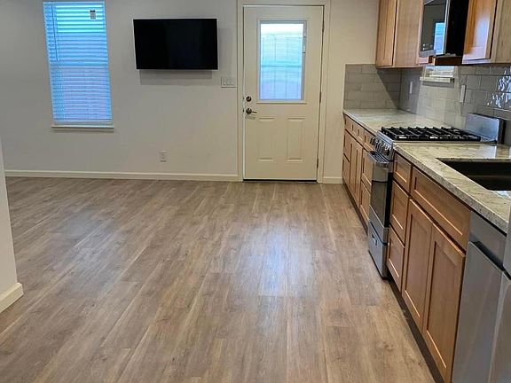 Main entrance to studio. kitchen and living space.