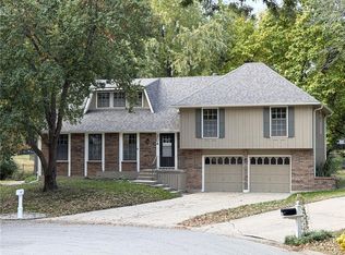 304 NE Oak Tree Ct, Lees Summit, MO 64086