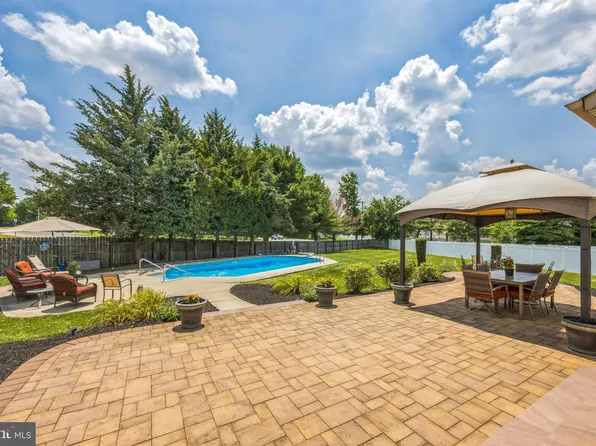 6 Spring Mill Ct, Sewell, NJ 08080