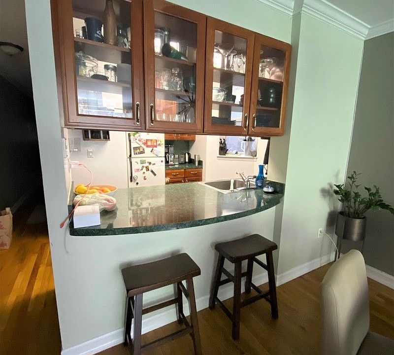 1st image of 367 W 48th St APT 3