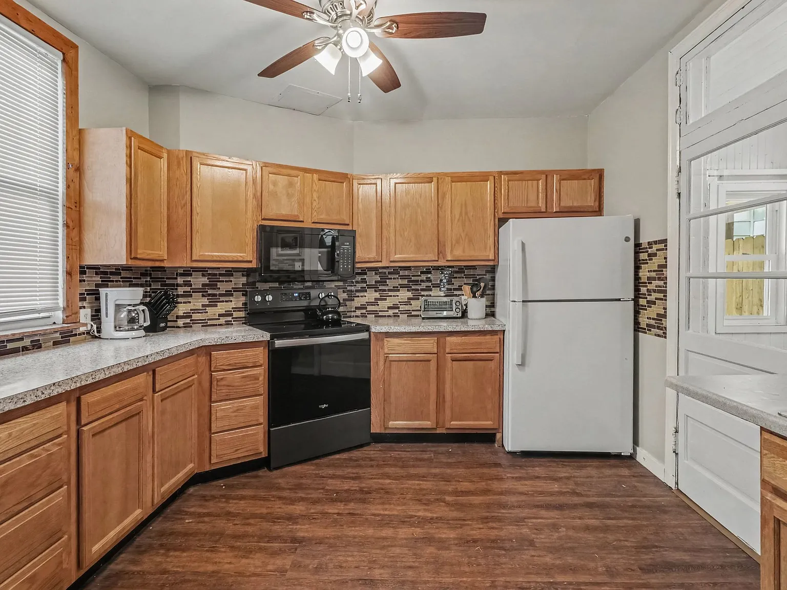3 bed, 1611 sqft, $2,400 — Photo 3