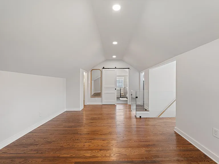 207 Morton Ave — Photo 14
