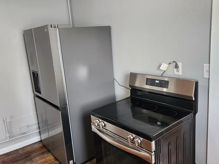 1308 E 10th St — Photo 5
