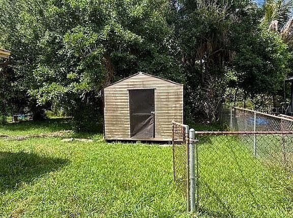 3rd image of 943 DELLA TOBIAS AVENUE