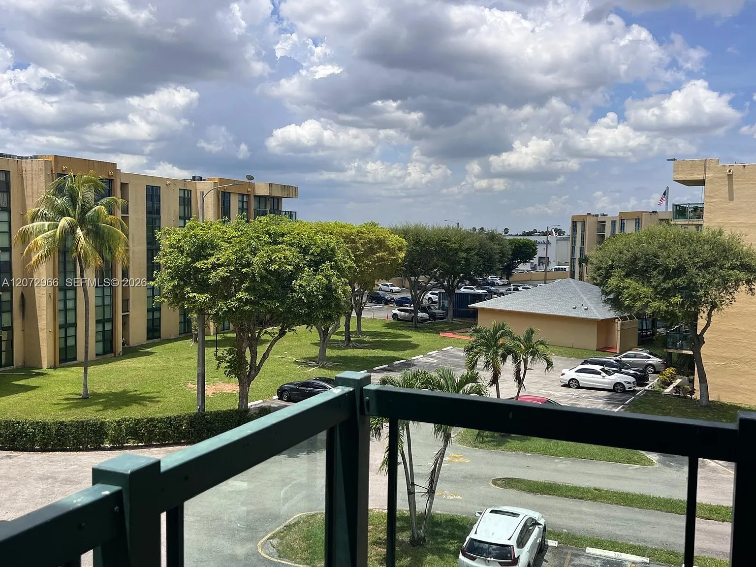 International Park Condo — Photo 2