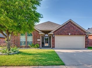 8224 Fall Crest Dr, Fort Worth, TX 76115