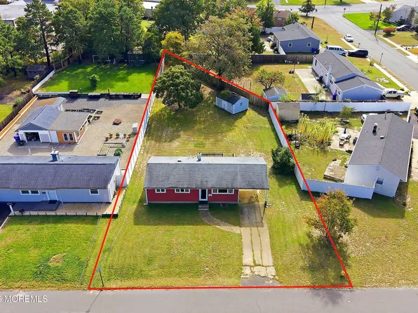 84 Lakeland Drive, Brick, NJ 08723