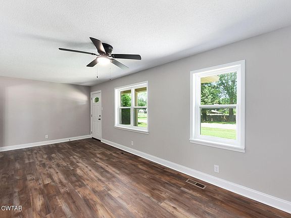 3rd image of 110 Lakeshore Dr