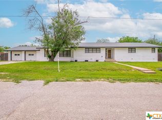 102 Stapp Ave, Florence, TX 76527