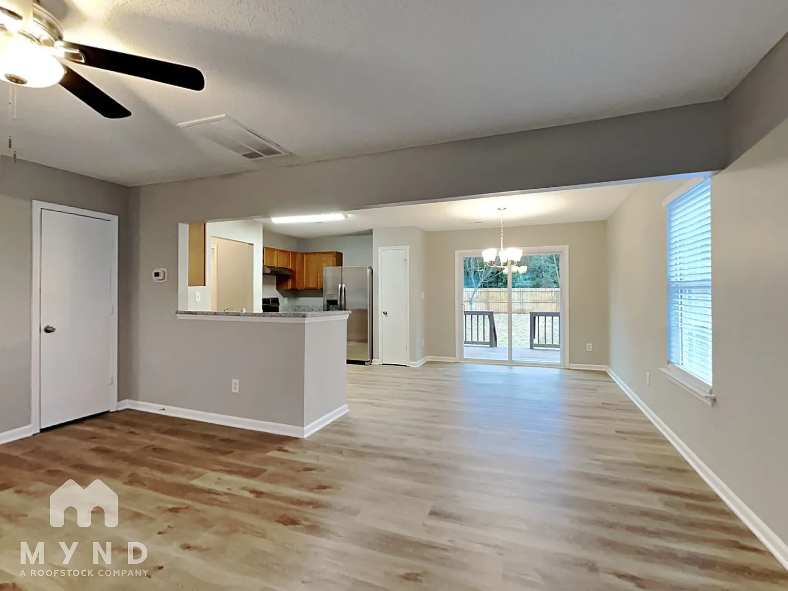 3 bed, 2.5 bath, 1400 sqft, $1,905 — Photo 4