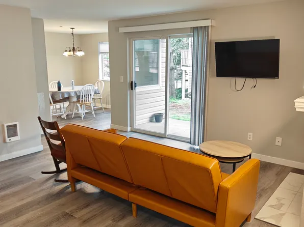 19230 Forest Park Dr NE, Lake Forest Park, WA