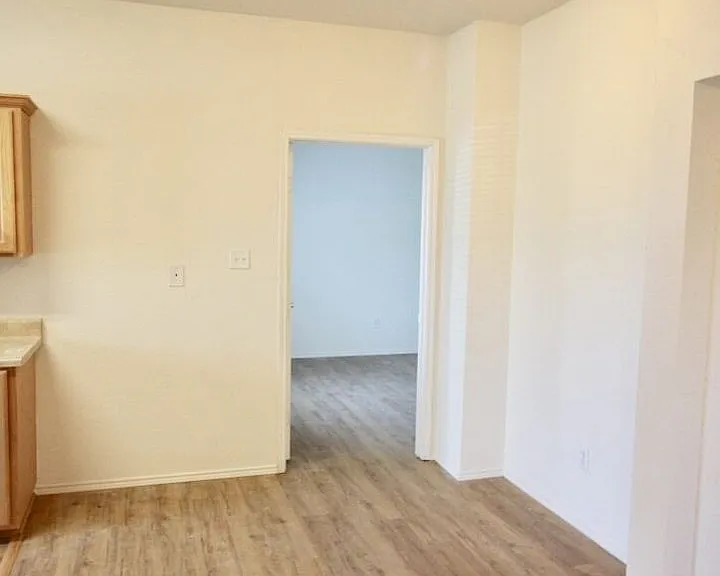 112-114 Collett Ct — Photo 3