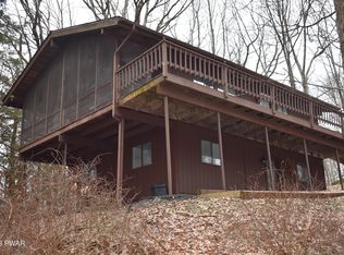 143 Hillside Dr, Hawley, PA 18428