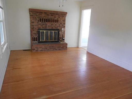 3rd image of 410 Barksdale Ave