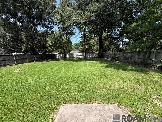 223 Oak St — Photo 9