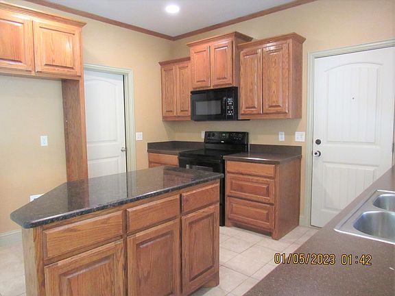 5th image of 301 Emerald Way