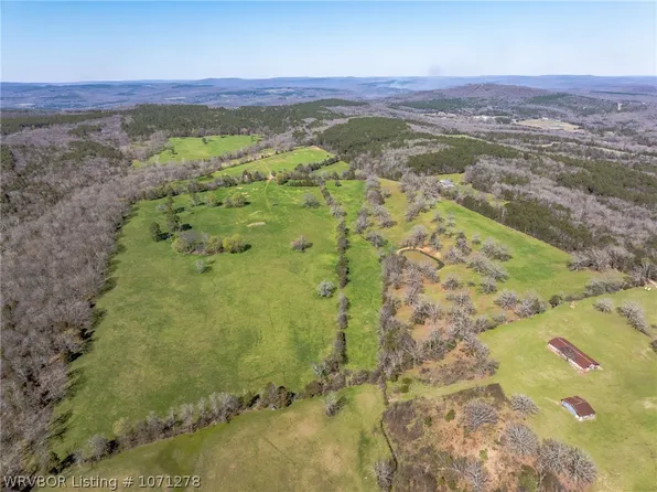 2318 Pinecrest Rd, Cedarville, AR 72932