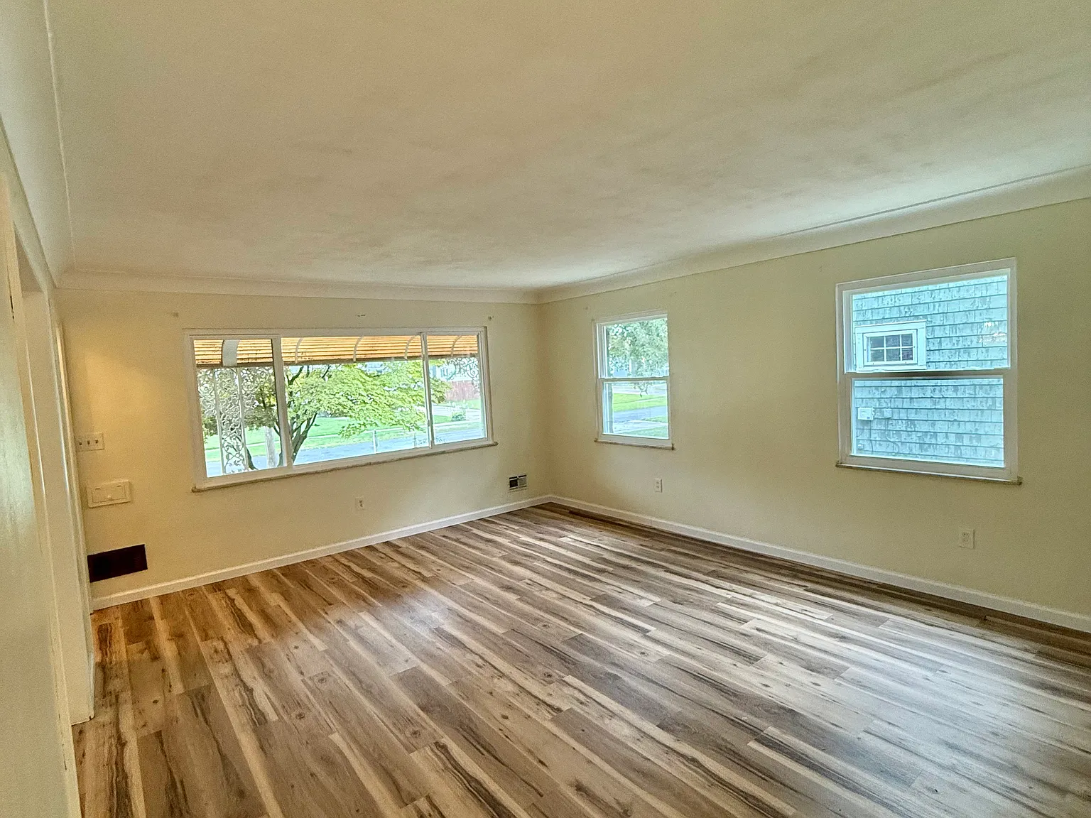 3 bed, 1.5 bath, 1436 sqft, $1,800 — Photo 3